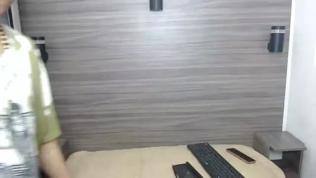 Jerom xx online show from October 2025 07:33:01 PM