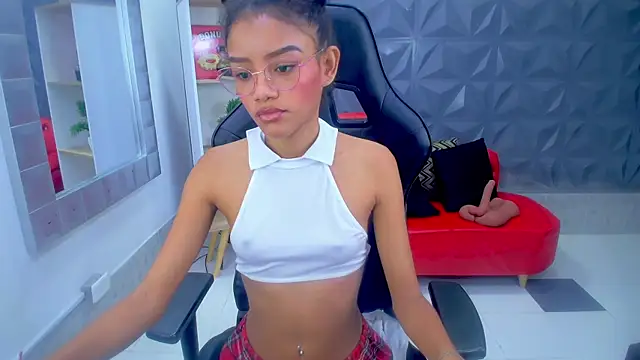 adisson petite1 online show from October 2025 01:06:02 PM