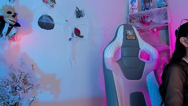 Zoe Skyler online show from October 2025 03:58:02 PM