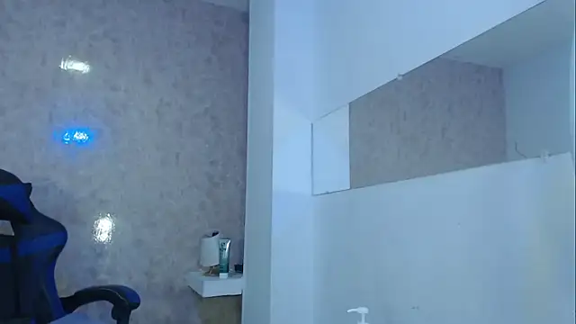 Snapshot of Aaron_Foxxx chatting on October 2025 01:09:01 PM Aaron Foxxx online show from October 2025 01:09:01 PM