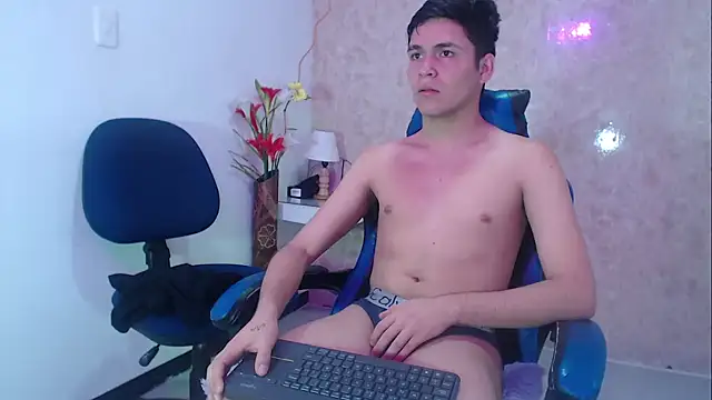 Snapshot of Aaron_Foxxx chatting on October 2025 01:10:01 PM Aaron Foxxx online show from October 2025 01:10:01 PM