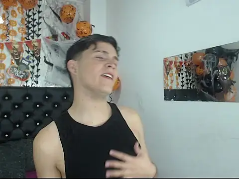 Snapshot of Aaron_Foxxx chatting on October 2025 09:59:01 PM Aaron Foxxx online show from October 2025 09:59:01 PM