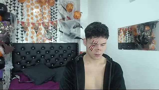 Snapshot of Aaron_Foxxx chatting on October 2025 10:21:02 PM Aaron Foxxx online show from October 2025 10:21:02 PM