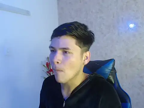 Snapshot of Aaron_Foxxx chatting on October 2025 01:22:02 PM Aaron Foxxx online show from October 2025 01:22:02 PM