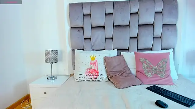 ChikiBom28 online show from October 2025 07:46:02 PM