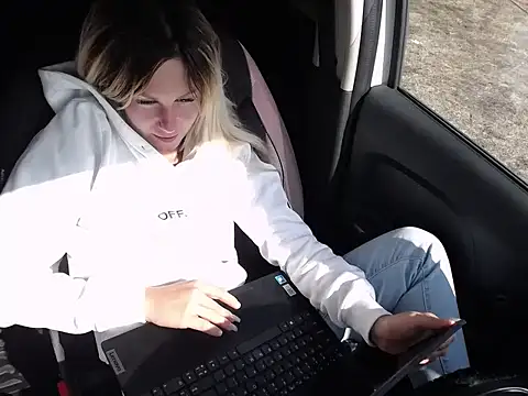 BellaNoir26 online show from September 2025 08:40:01 AM