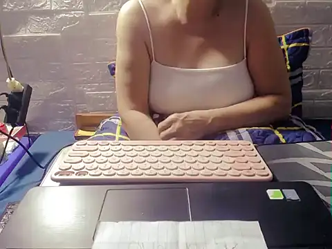 Snapshot of hyhy_99 chatting on October 2025 02:24:01 AM hyhy 99 online show from October 2025 02:24:01 AM