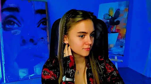 Snapshot of JuneWoods chatting on October 2025 06:35:02 AM JuneWoods online show from October 2025 06:35:02 AM