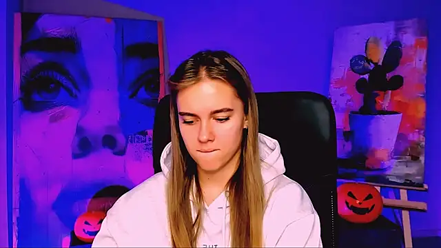 Snapshot of JuneWoods chatting on October 2025 06:37:01 AM JuneWoods online show from October 2025 06:37:01 AM