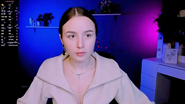 Snapshot of leslie_bird chatting on October 2025 05:19:02 AM leslie bird online show from October 2025 05:19:02 AM