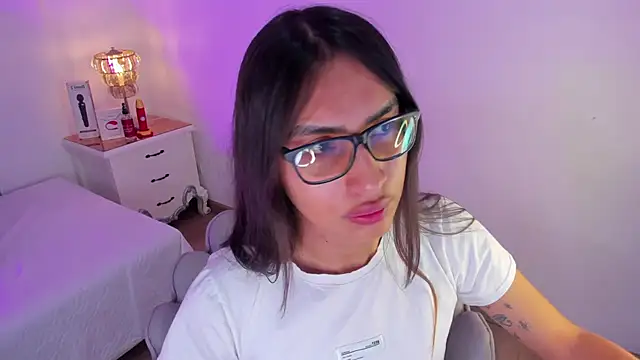 Snapshot of cherrylady_02 chatting on October 2025 01:10:02 PM cherrylady 02 online show from October 2025 01:10:02 PM