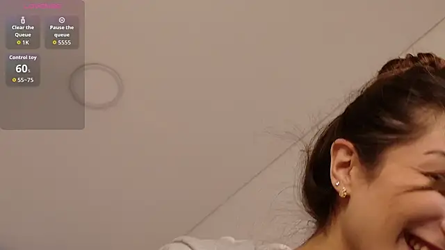 softly bold online show from October 2025 12:51:01 PM