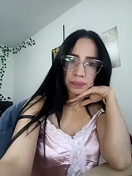 Snapshot of YaraDuartee chatting on November 2025 08:44:01 PM YaraDuartee online show from November 2025 08:44:01 PM