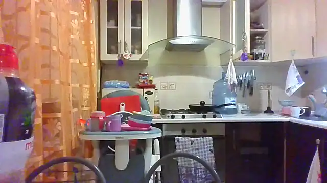 Snapshot of QueenMomyS chatting on October 2025 07:47:01 PM QueenMomyS online show from October 2025 07:47:01 PM