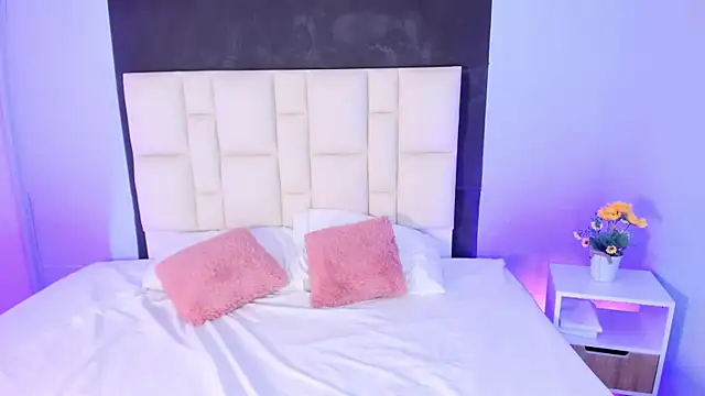 Athenea  fox online show from October 2025 12:06:01 PM