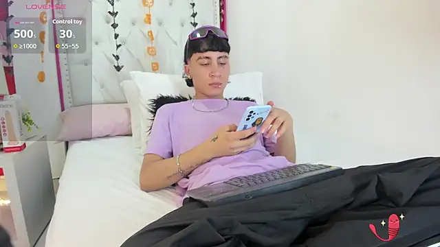 Snapshot of XaanderGrey chatting on October 2025 07:29:02 PM XaanderGrey online show from October 2025 07:29:02 PM