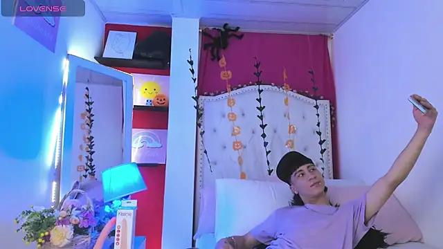 Snapshot of XaanderGrey chatting on October 2025 07:58:02 PM XaanderGrey online show from October 2025 07:58:02 PM