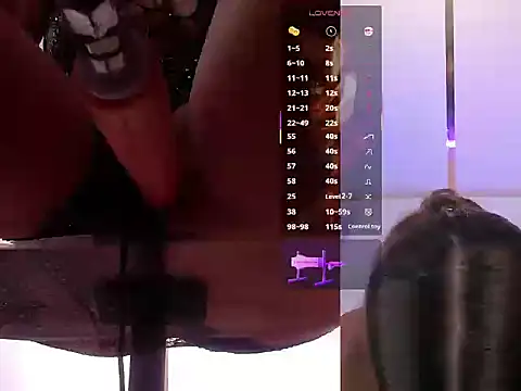 Snapshot of EmmiHops chatting on October 2025 03:09:02 PM EmmiHops online show from October 2025 03:09:02 PM