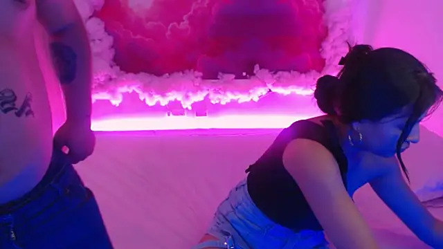 Snapshot of Charly_and_laura chatting on November 2025 07:14:02 PM Charly and laura online show from November 2025 07:14:02 PM