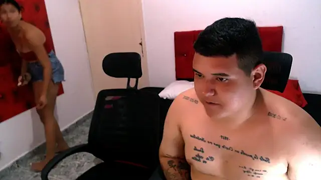 Snapshot of Charly_and_laura chatting on November 2025 07:13:01 PM Charly and laura online show from November 2025 07:13:01 PM