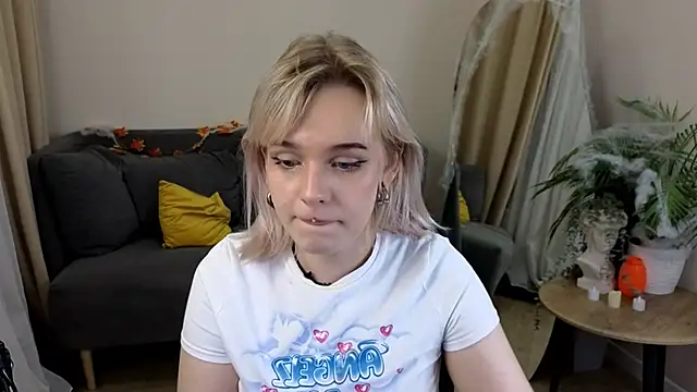 Snapshot of MayWins chatting on October 2025 09:27:01 PM MayWins online show from October 2025 09:27:01 PM