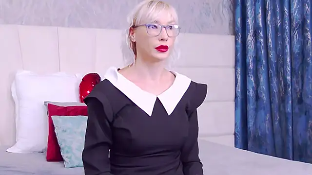 LoreneMoonlight online show from October 2025 08:08:01 PM