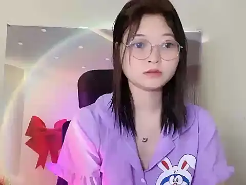 petite01 online show from September 2025 05:50:01 PM