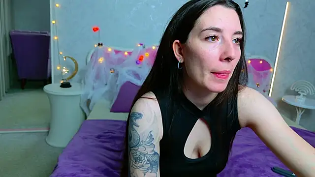 Snapshot of Curious_Lily chatting on October 2025 01:09:02 AM Curious Lily online show from October 2025 01:09:02 AM