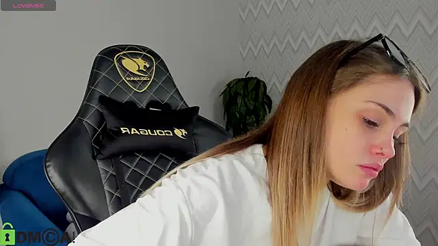 KarinaBroks online show from November 2025 08:30:02 PM