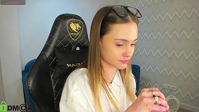 KarinaBroks online show from November 2025 09:42:02 AM