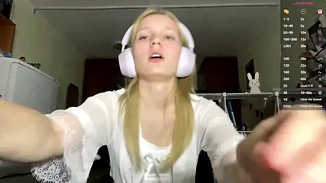 xX Looola Xx online show from October 2025 03:05:02 PM