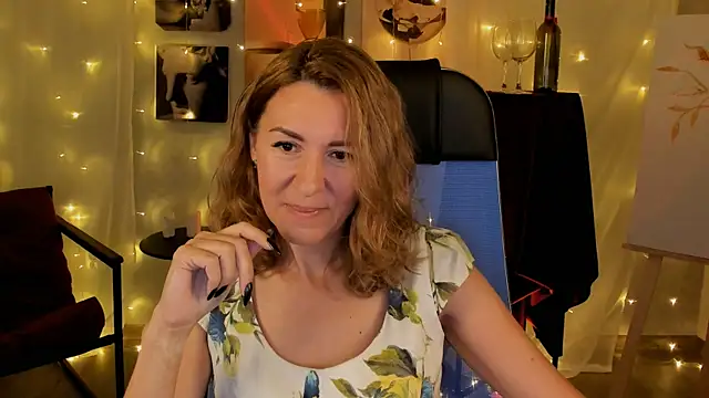 Snapshot of DonnaSmitth chatting on October 2025 03:45:01 PM DonnaSmitth online show from October 2025 03:45:01 PM