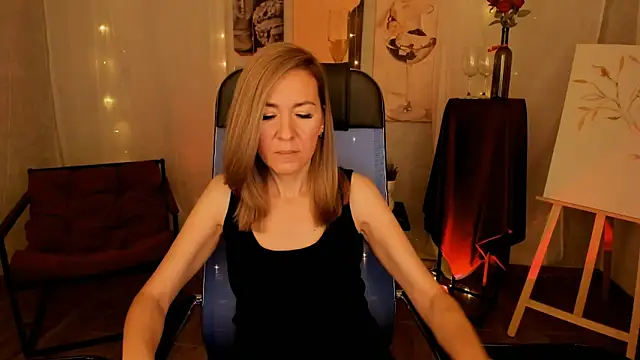 Snapshot of DonnaSmitth chatting on December 2025 02:10:02 PM DonnaSmitth online show from December 2025 02:10:02 PM