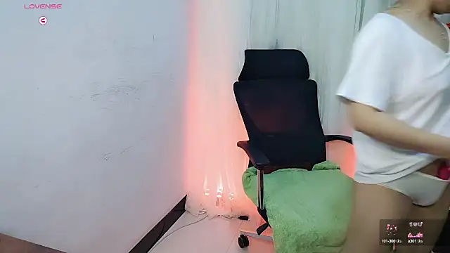 Snapshot of NEWONETO chatting on October 2025 01:07:01 PM NEWONETO online show from October 2025 01:07:01 PM