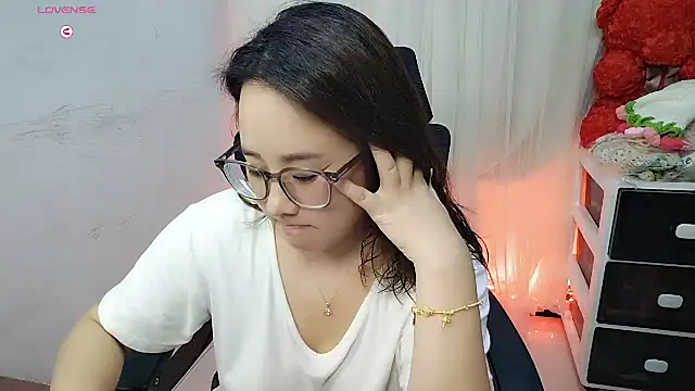 Snapshot of NEWONETO chatting on October 2025 10:49:01 AM NEWONETO online show from October 2025 10:49:01 AM