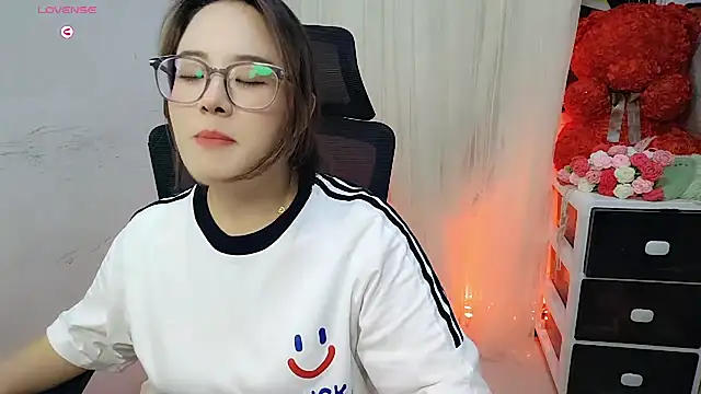 Snapshot of NEWONETO chatting on October 2025 12:16:02 PM NEWONETO online show from October 2025 12:16:02 PM