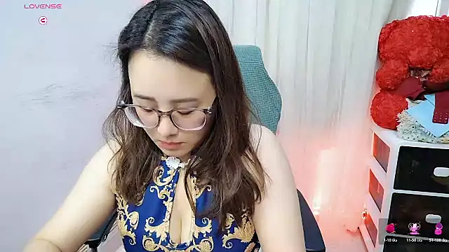 Snapshot of NEWONETO chatting on October 2025 08:37:02 AM NEWONETO online show from October 2025 08:37:02 AM