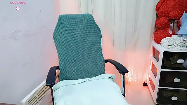 Snapshot of NEWONETO chatting on October 2025 09:11:01 AM NEWONETO online show from October 2025 09:11:01 AM