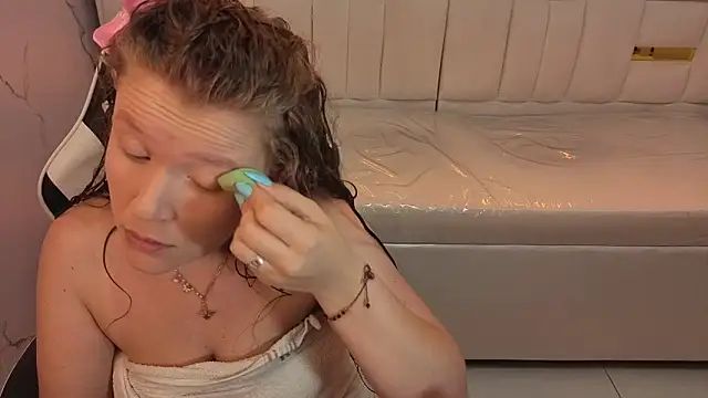 carla tp online show from November 2025 12:49:02 PM