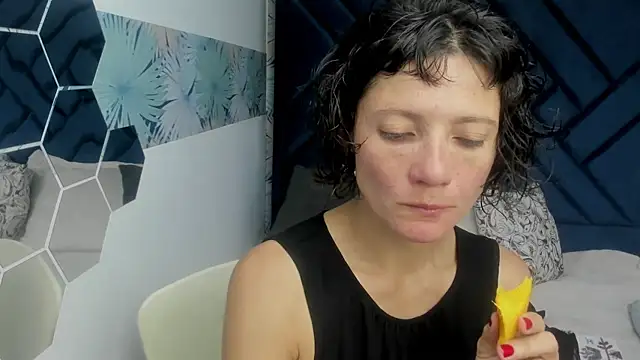 Snapshot of Valery_More__ chatting on October 2025 12:03:01 PM Valery More online show from October 2025 12:03:01 PM