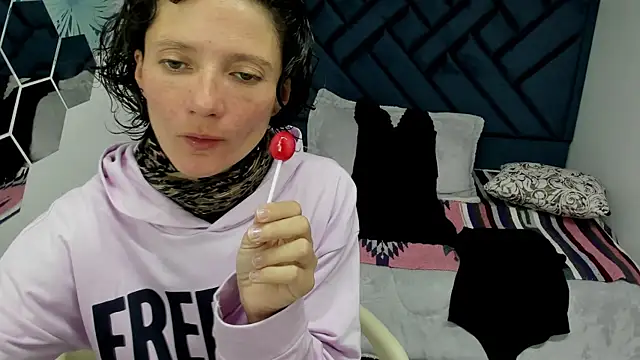 Snapshot of Valery_More__ chatting on October 2025 12:13:02 PM Valery More online show from October 2025 12:13:02 PM