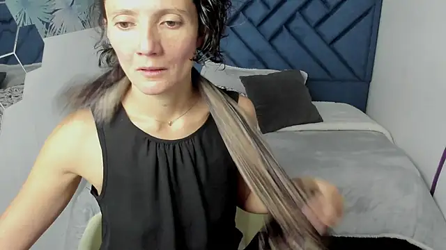 Snapshot of Valery_More__ chatting on November 2025 12:04:01 PM Valery More online show from November 2025 12:04:01 PM