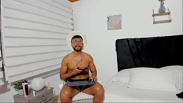 Snapshot of Taylormaccurdy_ chatting on September 2025 02:55:01 PM Taylormaccurdy online show from September 2025 02:55:01 PM