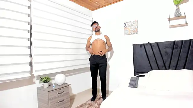 Snapshot of Taylormaccurdy_ chatting on October 2025 03:18:01 PM Taylormaccurdy online show from October 2025 03:18:01 PM