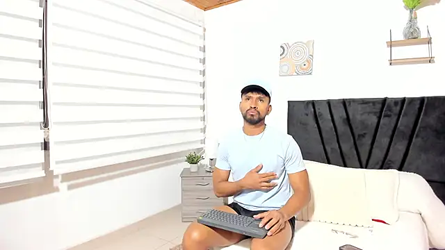 Snapshot of Taylormaccurdy_ chatting on October 2025 02:47:02 PM Taylormaccurdy online show from October 2025 02:47:02 PM