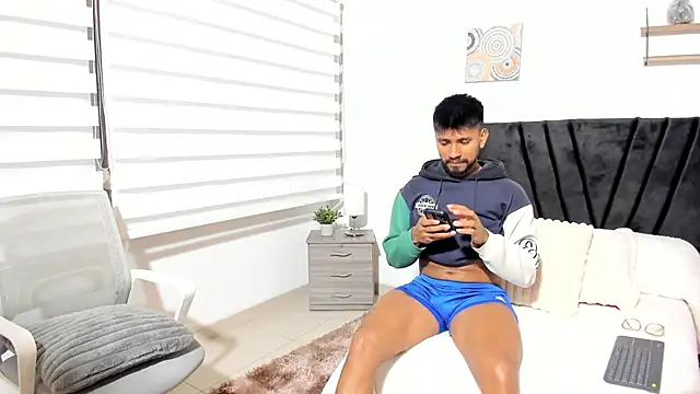 Snapshot of Taylormaccurdy_ chatting on October 2025 03:31:02 PM Taylormaccurdy online show from October 2025 03:31:02 PM