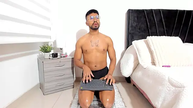 Snapshot of Taylormaccurdy_ chatting on October 2025 02:29:01 PM Taylormaccurdy online show from October 2025 02:29:01 PM