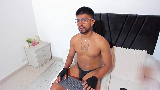 Snapshot of Taylormaccurdy_ chatting on October 2025 03:29:01 PM Taylormaccurdy online show from October 2025 03:29:01 PM