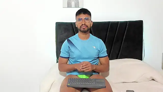 Snapshot of Taylormaccurdy_ chatting on November 2025 02:52:02 PM Taylormaccurdy online show from November 2025 02:52:02 PM