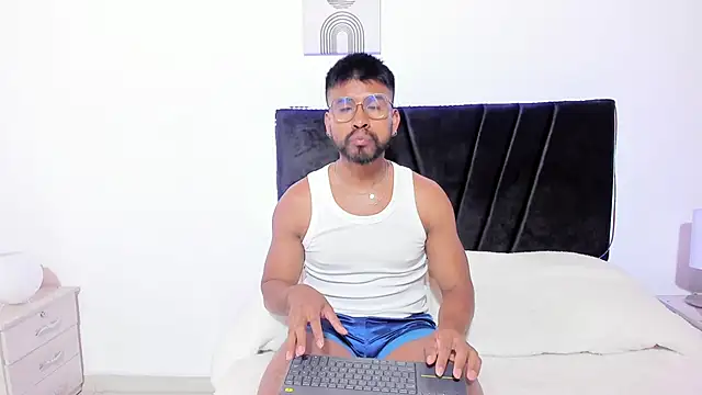 Snapshot of Taylormaccurdy_ chatting on November 2025 02:27:01 PM Taylormaccurdy online show from November 2025 02:27:01 PM